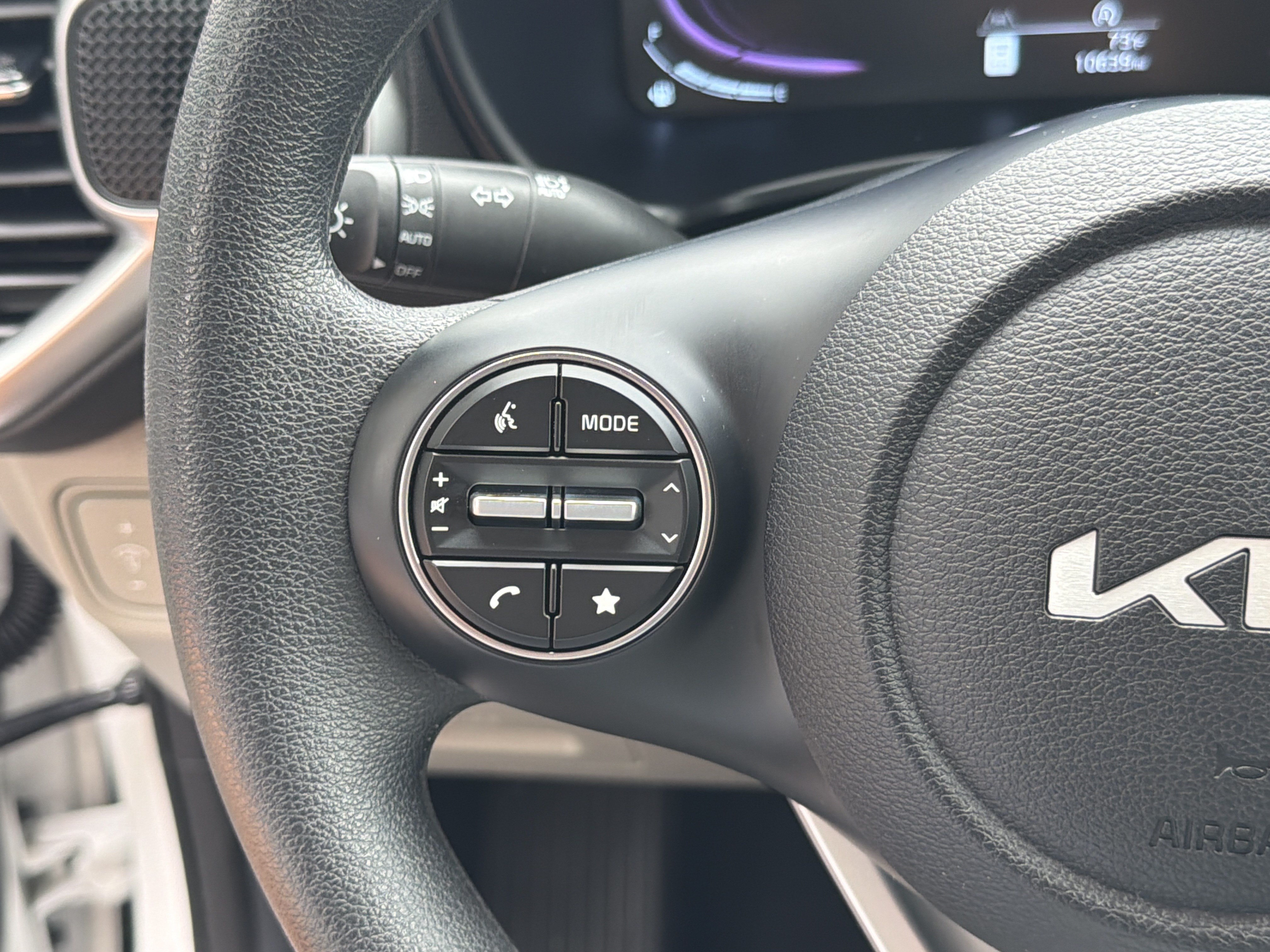 Used 2025 Kia Soul LX FWD image 25