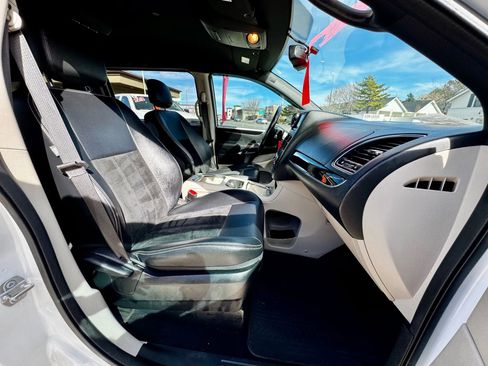 Used 2018 Dodge Grand Caravan SXT image 18