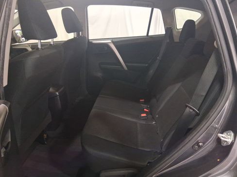 Used 2018 Toyota RAV4 LE FWD image 15