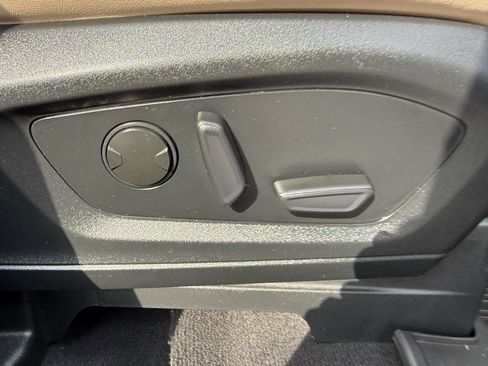 Used 2023 Ford Explorer XLT w/ Equipment Group 202A image 22