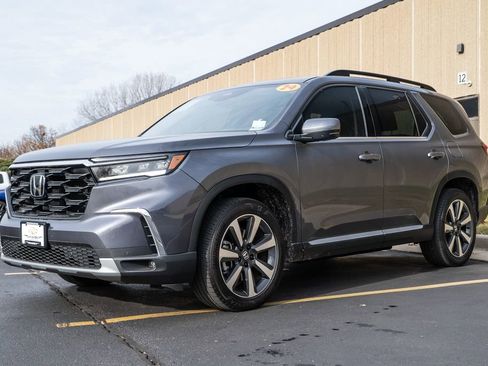 Used 2024 Honda Pilot Touring image 4