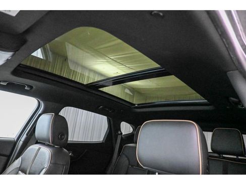 Used 2020 Chevrolet Blazer Premier image 11