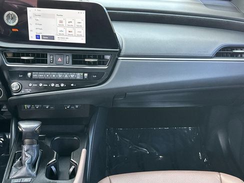 Used 2025 Lexus ES 300h w/ Premium Package image 29