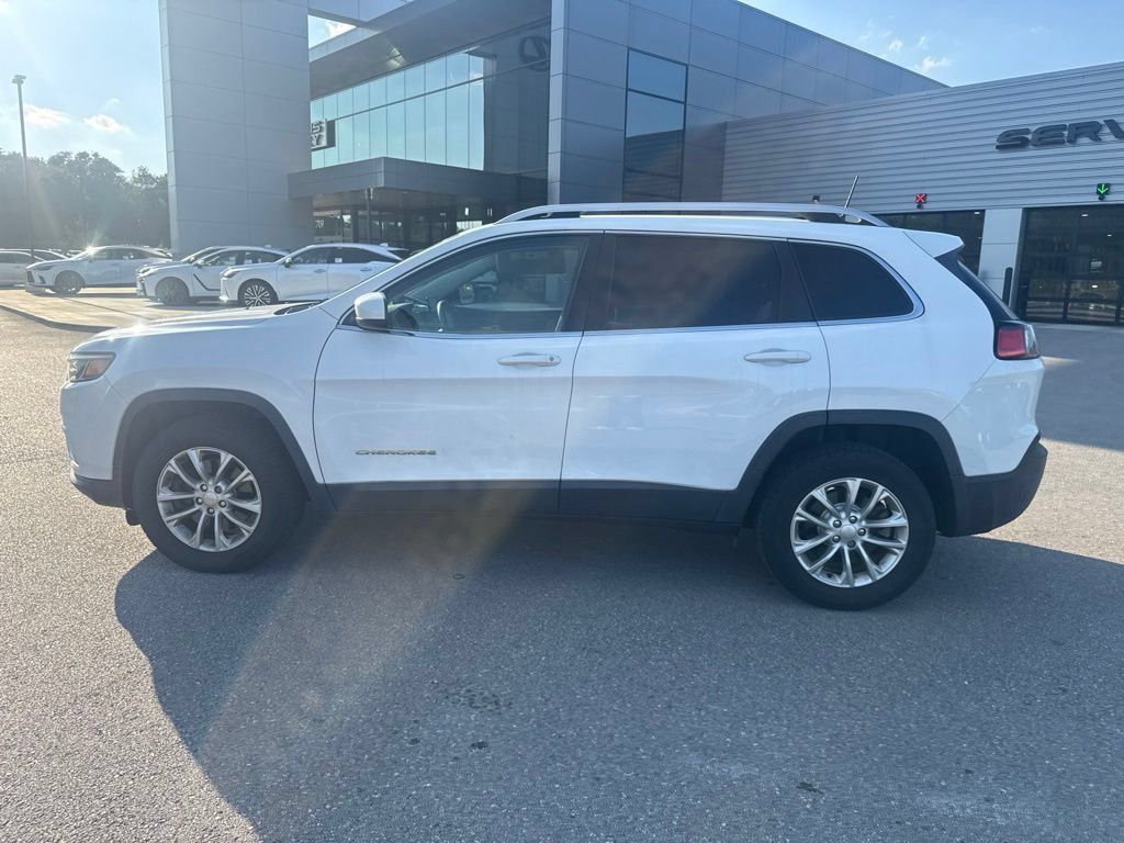 Used 2019 Jeep Cherokee Latitude w/ Cold Weather Group AWD/4WD image 5
