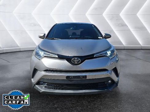Used 2018 Toyota C-HR XLE FWD image 2