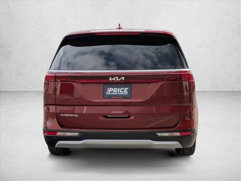 Used 2024 Kia Carnival LX image 6
