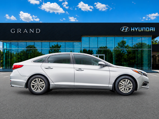 Used 2015 Hyundai Sonata SE w/ Option Group 09 FWD image 7