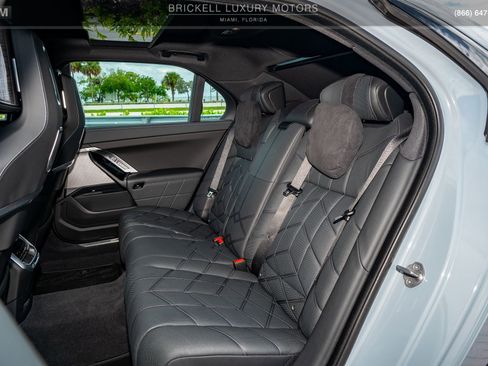 Used 2024 BMW 760i xDrive w/ Executive Package image 9