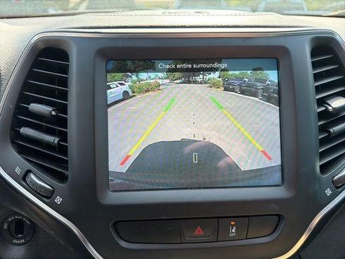 Used 2022 Jeep Cherokee Latitude image 28