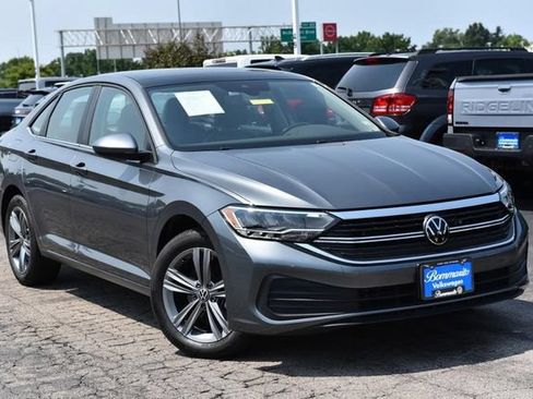 Certified 2023 Volkswagen Jetta SE w/ Panoramic Sunroof Package FWD image 2