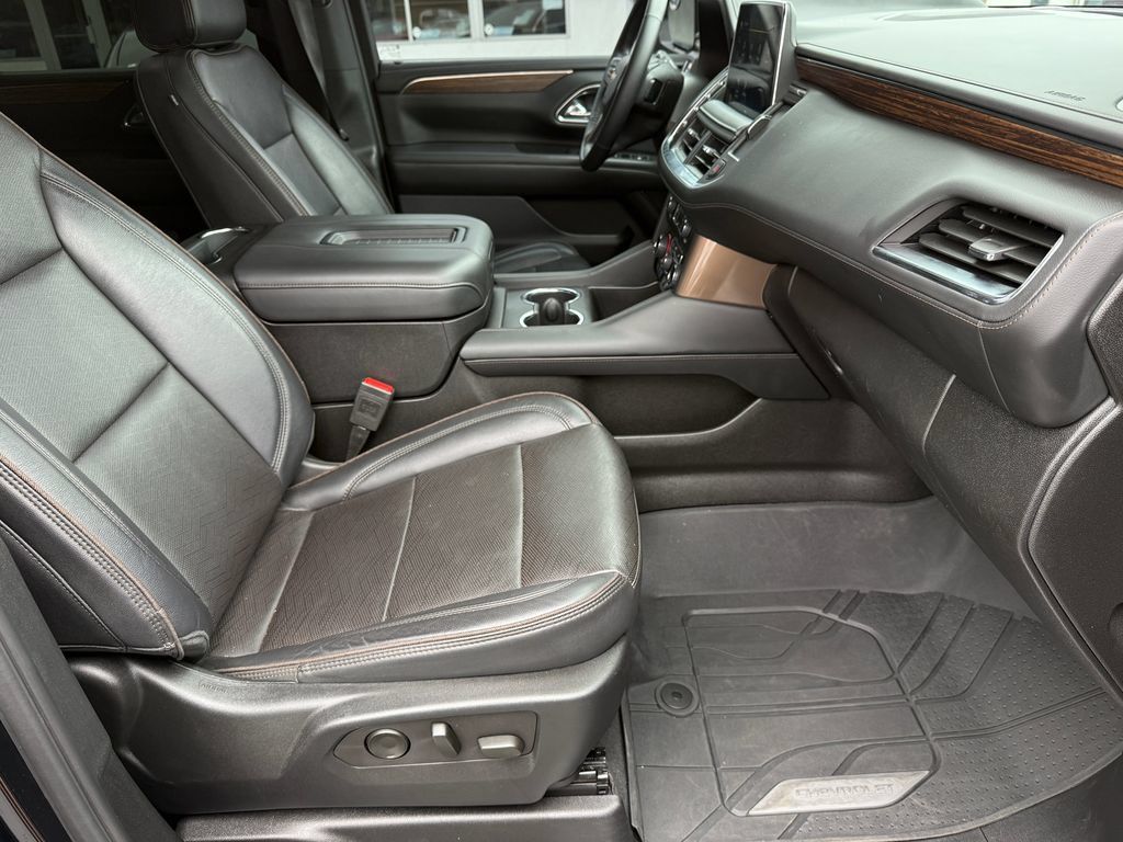 Used 2024 Chevrolet Suburban High Country AWD/4WD image 16