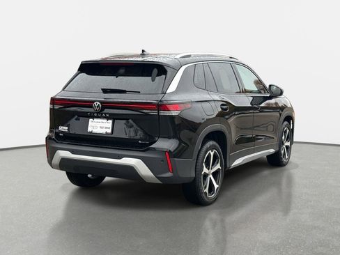 New 2025 Volkswagen Tiguan SE image 5