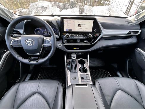 Used 2025 Toyota Highlander Platinum AWD/4WD image 15