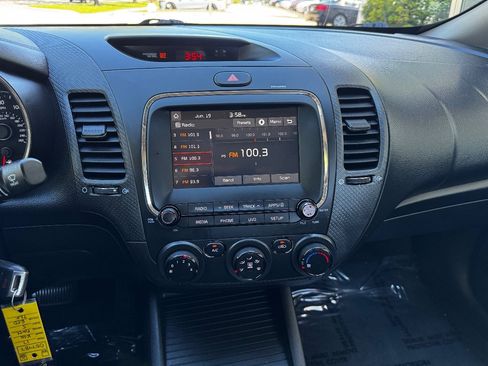 Used 2017 Kia Forte S FWD image 26
