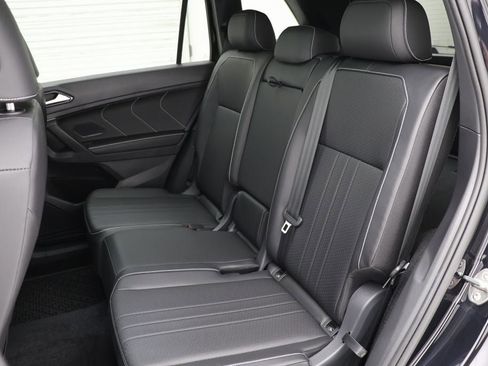 Used 2024 Volkswagen Tiguan SE R-Line image 12