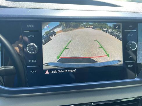 Certified 2022 Volkswagen Taos SE FWD image 26