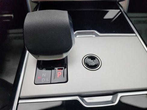 Used 2025 Land Rover Range Rover SE AWD/4WD image 25