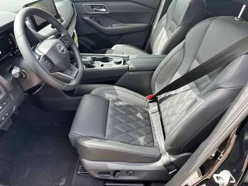 New 2026 Nissan Rogue Platinum w/ Tech Package AWD/4WD image 7