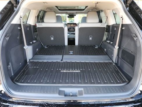 New 2026 Toyota Highlander Platinum image 25