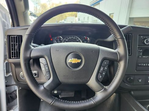 Used 2022 Chevrolet Express 3500 w/ Power Convenience Package RWD image 18