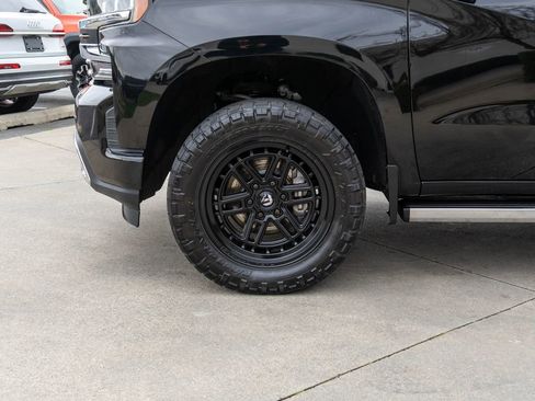 Used 2019 Chevrolet Silverado 1500 High Country w/ Technology Package image 31