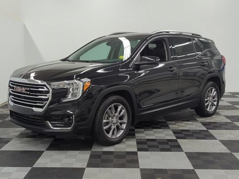 Used 2022 GMC Terrain SLT w/ Tech Package FWD image 3