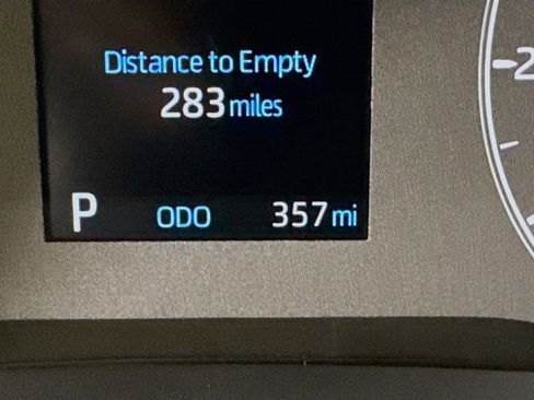 Certified 2025 Toyota Corolla LE image 32