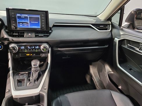 Used 2022 Toyota RAV4 XLE Premium FWD image 11