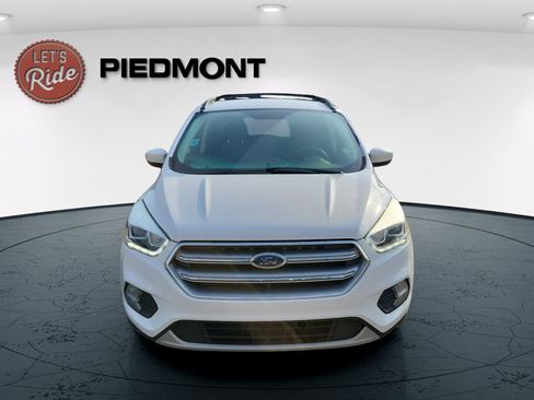 Used 2017 Ford Escape SE w/ Equipment Group 201A FWD image 2