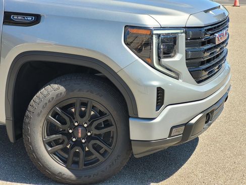 Used 2025 GMC Sierra 1500 Elevation AWD/4WD image 16