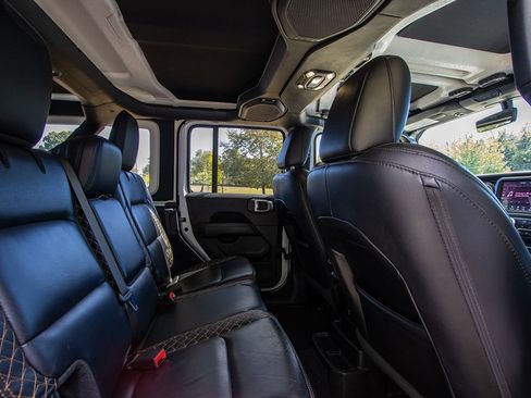Used 2020 Jeep Wrangler Unlimited Sahara AWD/4WD image 21