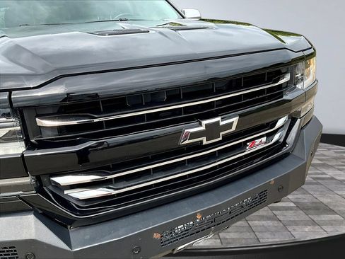 Used 2017 Chevrolet Silverado 1500 LTZ Z71 w/ LTZ Plus Package AWD/4WD image 36