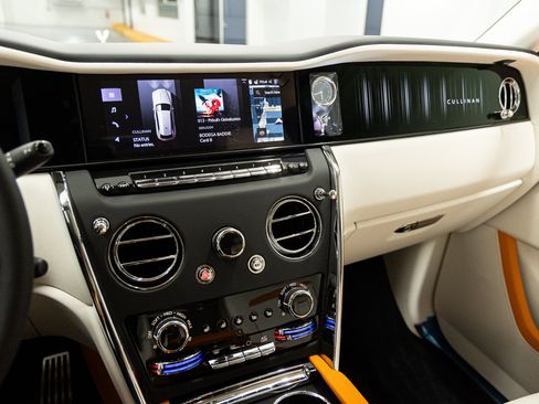 New 2026 Rolls-Royce Cullinan AWD/4WD image 45