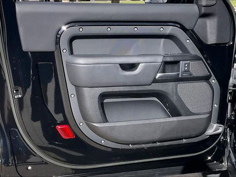 Used 2023 Land Rover Defender 90 V8 image 20