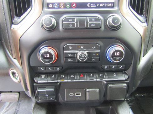 Used 2021 Chevrolet Silverado 2500 High Country w/ Z71 Off-Road Package AWD/4WD image 20