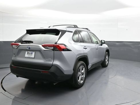 Used 2022 Toyota RAV4 LE AWD/4WD image 6