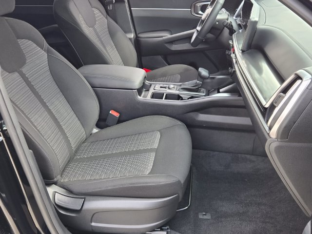 Used 2026 Kia Sorento LX FWD image 17