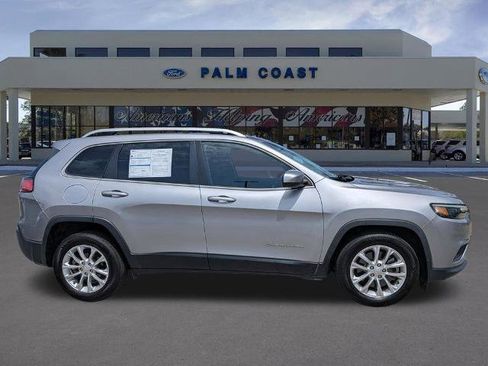 Used 2019 Jeep Cherokee Latitude w/ Popular Appearance Group FWD image 2