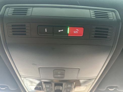 Certified 2022 Volkswagen Tiguan SEL R-Line image 32