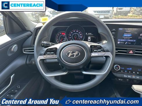 Used 2023 Hyundai Elantra SEL w/ Preferred Accessory Package FWD image 11