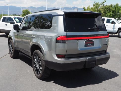 Used 2025 Lexus GX 550 w/ Accessory Package (31) AWD/4WD image 5