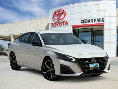 Used 2024 Nissan Altima 2.5 SR FWD image 1