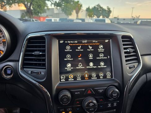 Certified 2018 Jeep Grand Cherokee Laredo AWD/4WD image 23