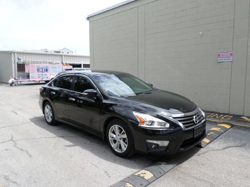 Used 2013 Nissan Altima 2.5 SL FWD image 2
