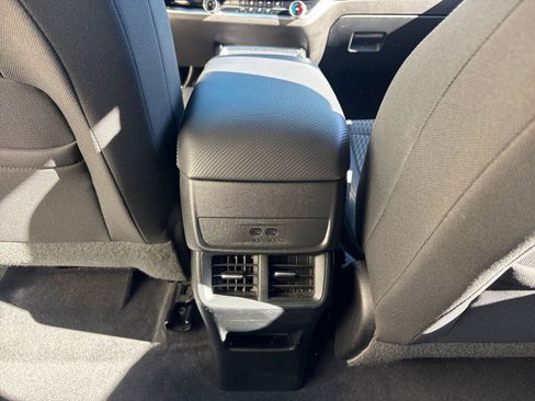 Used 2025 Chevrolet Equinox LT image 24