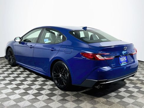 Used 2025 Toyota Camry SE FWD image 5