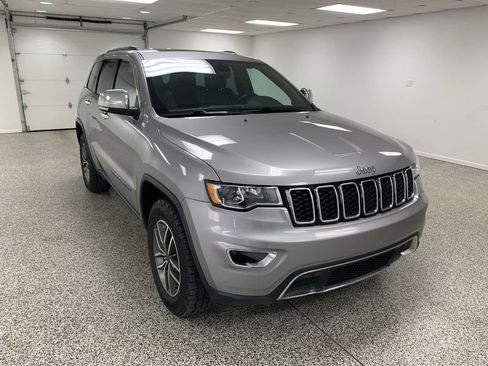 Used 2019 Jeep Grand Cherokee Limited w/ Trailer Tow Group IV AWD/4WD image 2