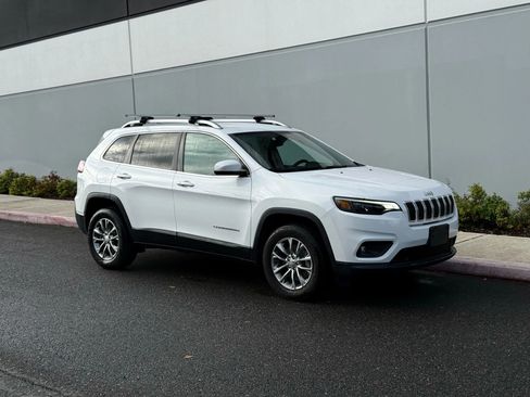 Used 2019 Jeep Cherokee Latitude Plus w/ Cold Weather Group image 7