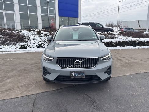 Certified 2025 Volvo XC40 B5 Plus image 2