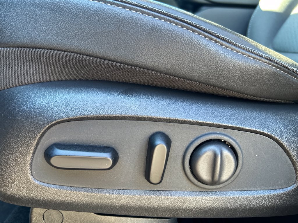 Used 2023 Buick Encore GX Select w/ Sport Touring Package FWD image 19